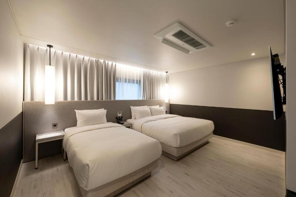 Hound Hotel Yeonsan Ciudad Metropolitana de Ciudad Metropolitana de Busan Exterior foto