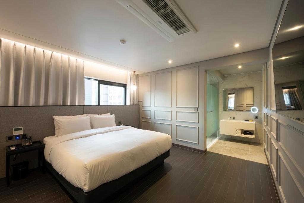 Hound Hotel Yeonsan Ciudad Metropolitana de Ciudad Metropolitana de Busan Exterior foto