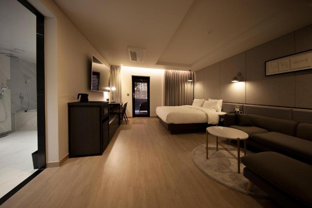 Hound Hotel Yeonsan Ciudad Metropolitana de Ciudad Metropolitana de Busan Exterior foto