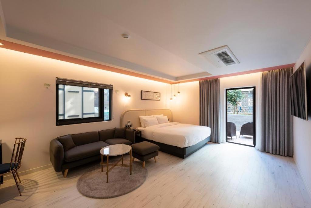 Hound Hotel Yeonsan Ciudad Metropolitana de Ciudad Metropolitana de Busan Exterior foto