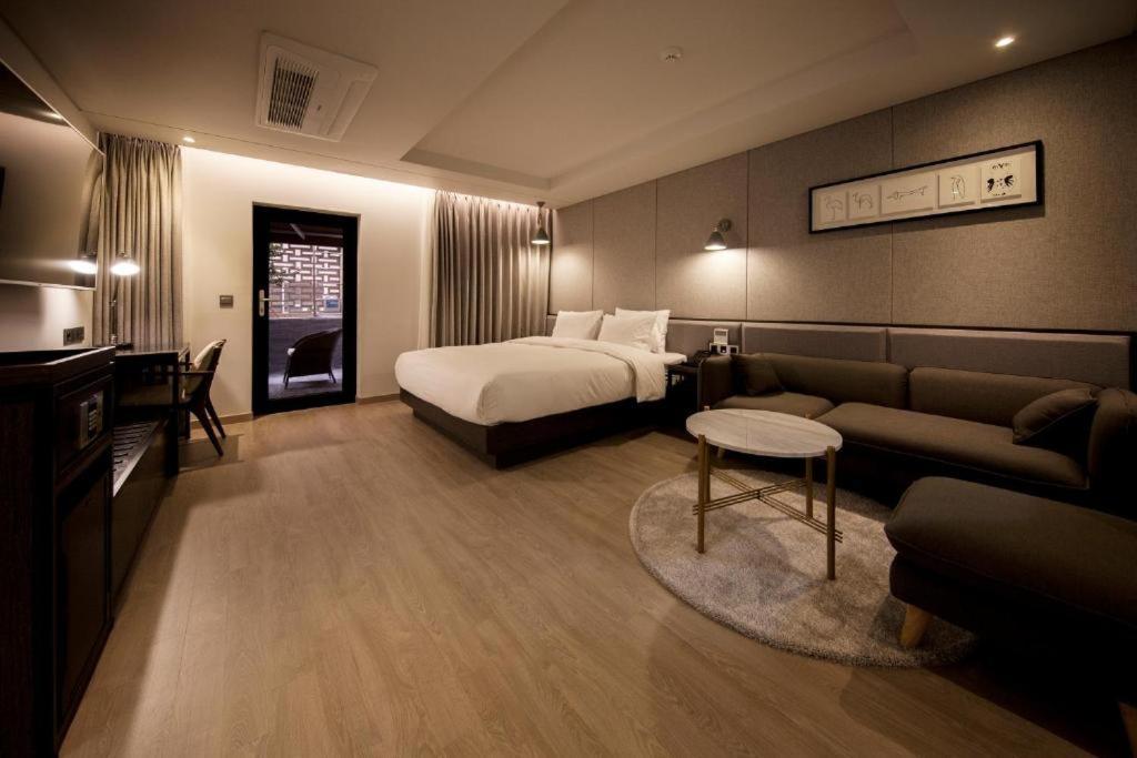 Hound Hotel Yeonsan Ciudad Metropolitana de Ciudad Metropolitana de Busan Exterior foto