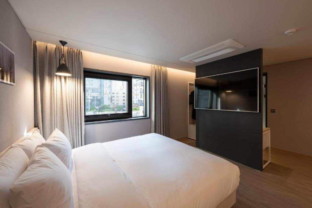 Hound Hotel Yeonsan Ciudad Metropolitana de Ciudad Metropolitana de Busan Exterior foto