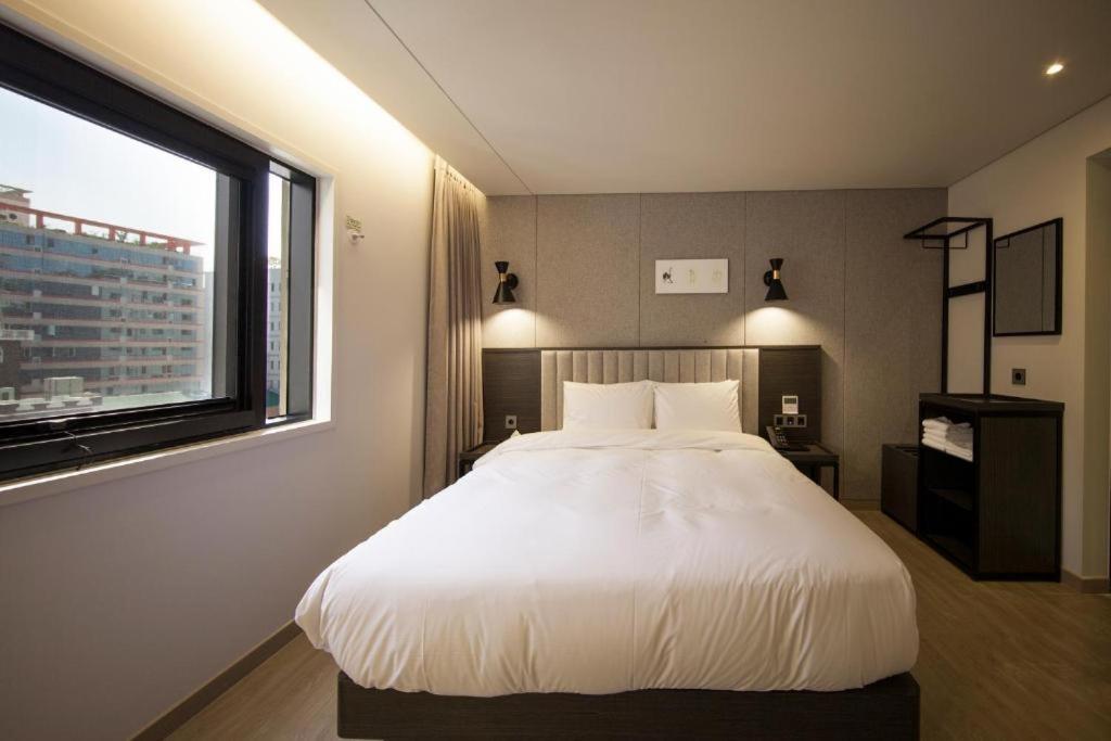 Hound Hotel Yeonsan Ciudad Metropolitana de Ciudad Metropolitana de Busan Exterior foto