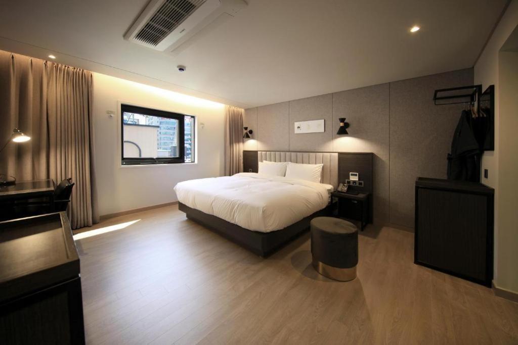 Hound Hotel Yeonsan Ciudad Metropolitana de Ciudad Metropolitana de Busan Exterior foto
